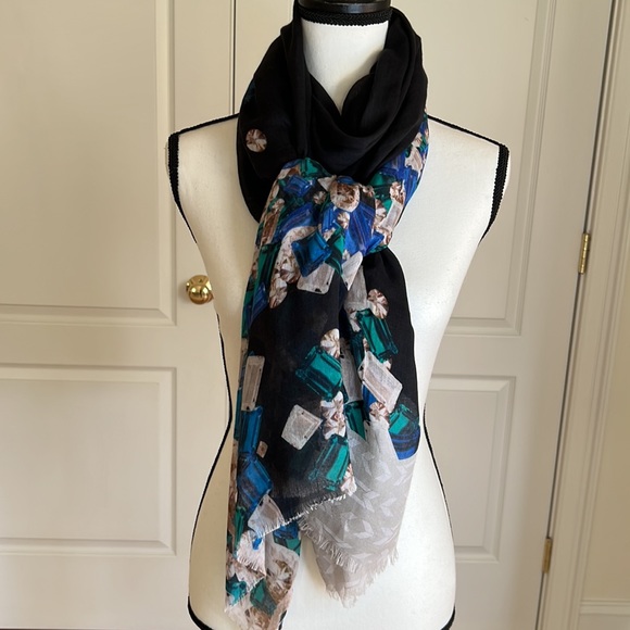Jewel print shawl, beautiful color mixed with black ground - Picture 2 of 10
